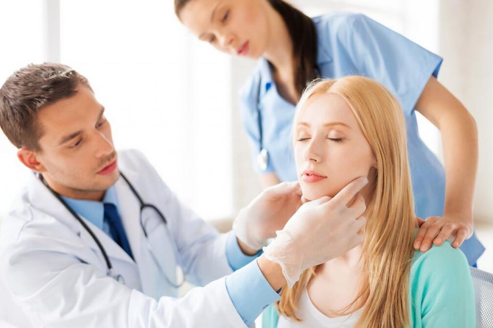 doctor examining patient with papilloma